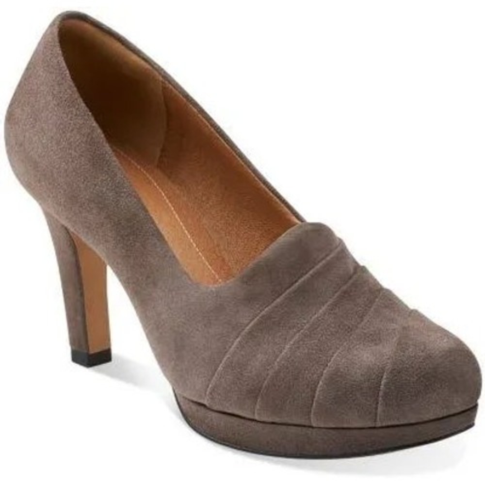 Clarks Artisan Delsie Joy Brown Suede Pleated Round Toe Pumps 8.5M